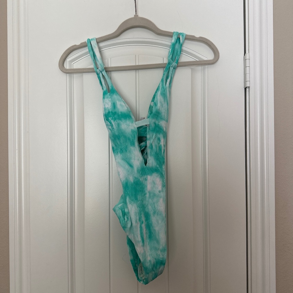 BECCA by Rebecca Virtue Green Tie-Dye One-Piece Swimsuit
